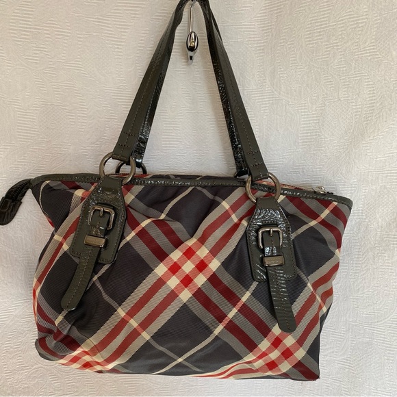 Burberry nova check nylon with patent leather trim shopper shoulder bag. EUC - Picture 7 of 11